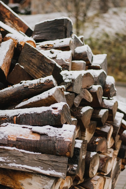 bois de chauffage 92 - Livraison de bois de chauffage et granulés de bois en île de France avec Combustibles-Gruchy