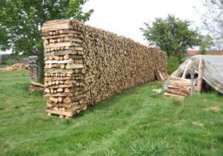 Empiler bois de chauffage - empilage bois de chauffage - Gruchy